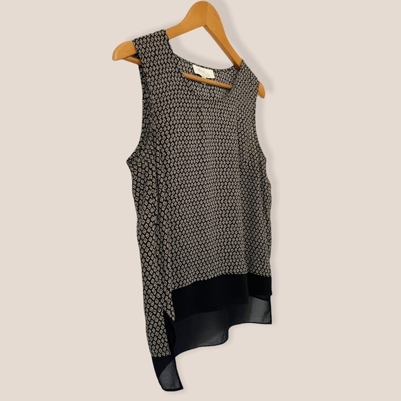 Olive & Oak Sleeveless Patterned Top - Picture 2 of 9